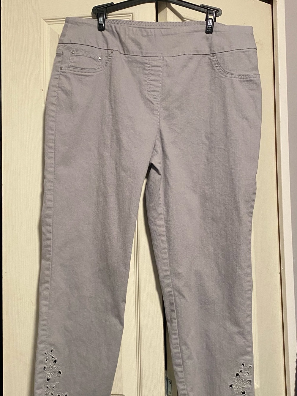Ruby Rd. Light Gray Cropped Pull-On Pants with Eyelet Hem